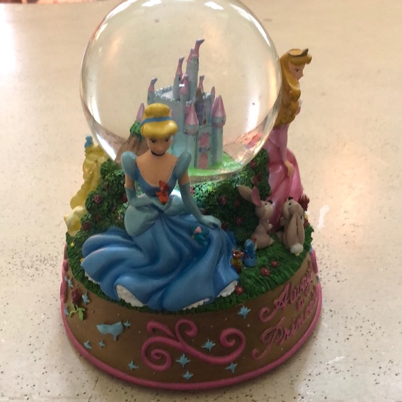 New Disney ‘Always A Princess’ Snowglobe - Picture 1 of 6